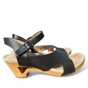 Dansko Tasha Black Leather Clog Sandals Cut Out Heel Size 40 (9.5-10)